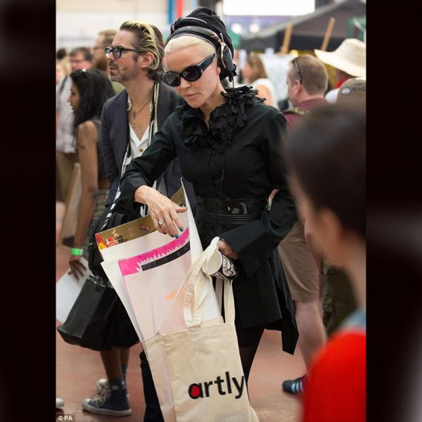 Daphne Guinness donned an Artlyst bag