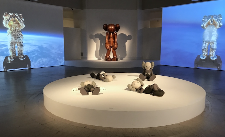 “Kaws: What Party”, installation view at the Brooklyn Museum of art. Courtesy of the artist and Brooklyn Museum, New York.