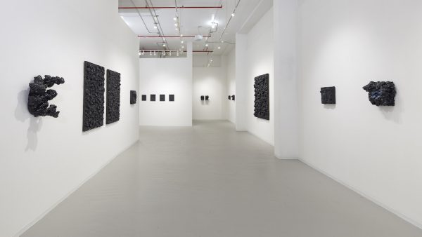 Gabriel J. Shuldiner, “Translucent Saturation”, installation view at David Richard Gallery. Image courtesy of the artist and David Richard Gallery, New York. Photograph by Yao Zu Lu.