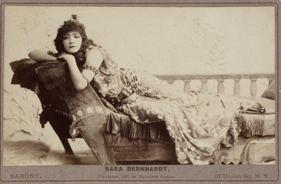 Napoléon Sarony, Sarah Bernhardt dans Cléopâtre, 1891, muséed’Orsay © RMN-Grand Palais (musée d’Orsay) / Hervé Lewandowski