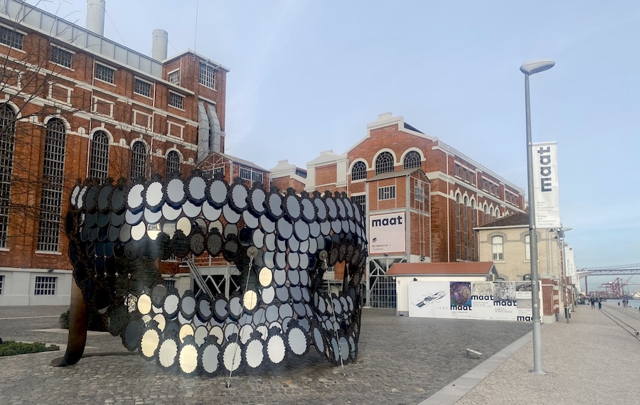 1-Artwork – “I’ll be your Mirror #2” (2019), in front of the Old Tejo Power Station, now part of the MAAT – Museum. Photo Credit: Joaquim A Neto