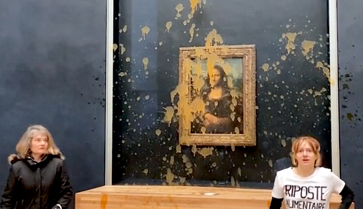 Mona Lisa Attacked With Soupe de Tomate By Protesters In Paris