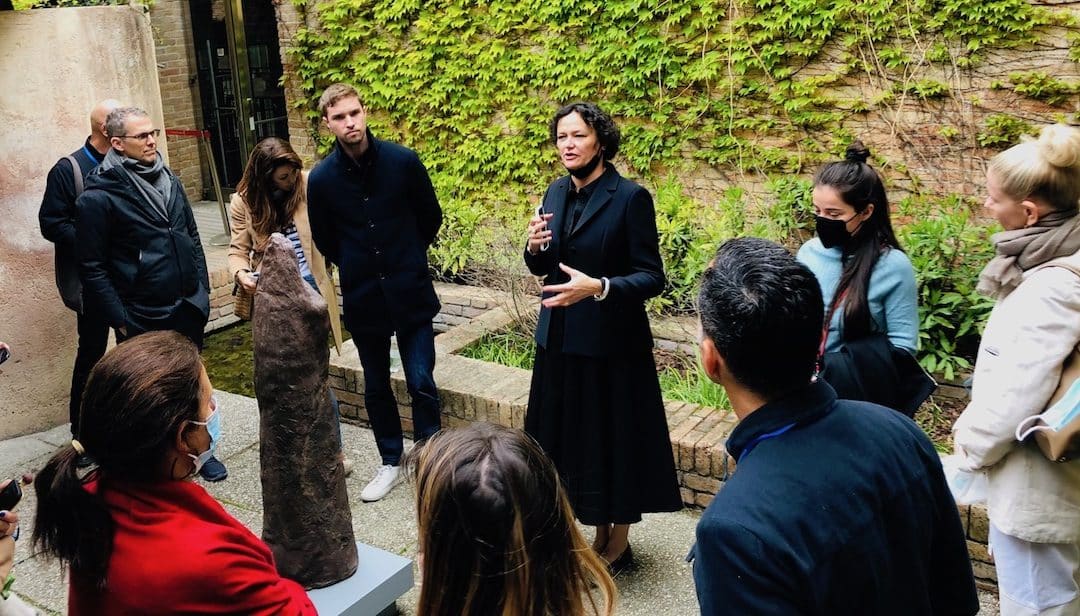 Record-Breaking Venice Biennale Closes – Katy Hessel The Story Of Art Without Men Chosen Waterstones Book Of The Year – Douglas Gordon Presents Neon-Inspired Work On Piccadilly Screen