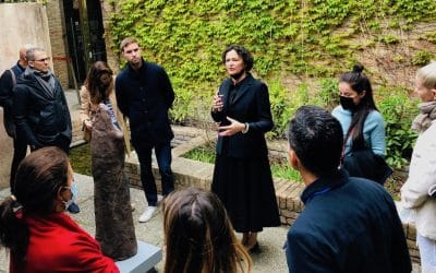 Record-Breaking Venice Biennale Closes – Katy Hessel The Story Of Art Without Men Chosen Waterstones Book Of The Year – Douglas Gordon Presents Neon-Inspired Work On Piccadilly Screen