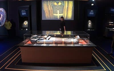 Tutankhamun: Raiding The Tomb At The Saatchi Gallery – Edward Lucie-Smith