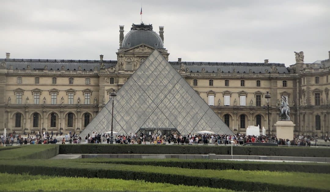 Louvre Museum Reopens Following £100m Jewel Theft 