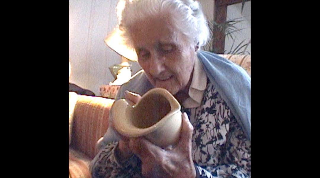 Eva Zeisel Modernist Ceramic Pioneer Dies Aged 105
