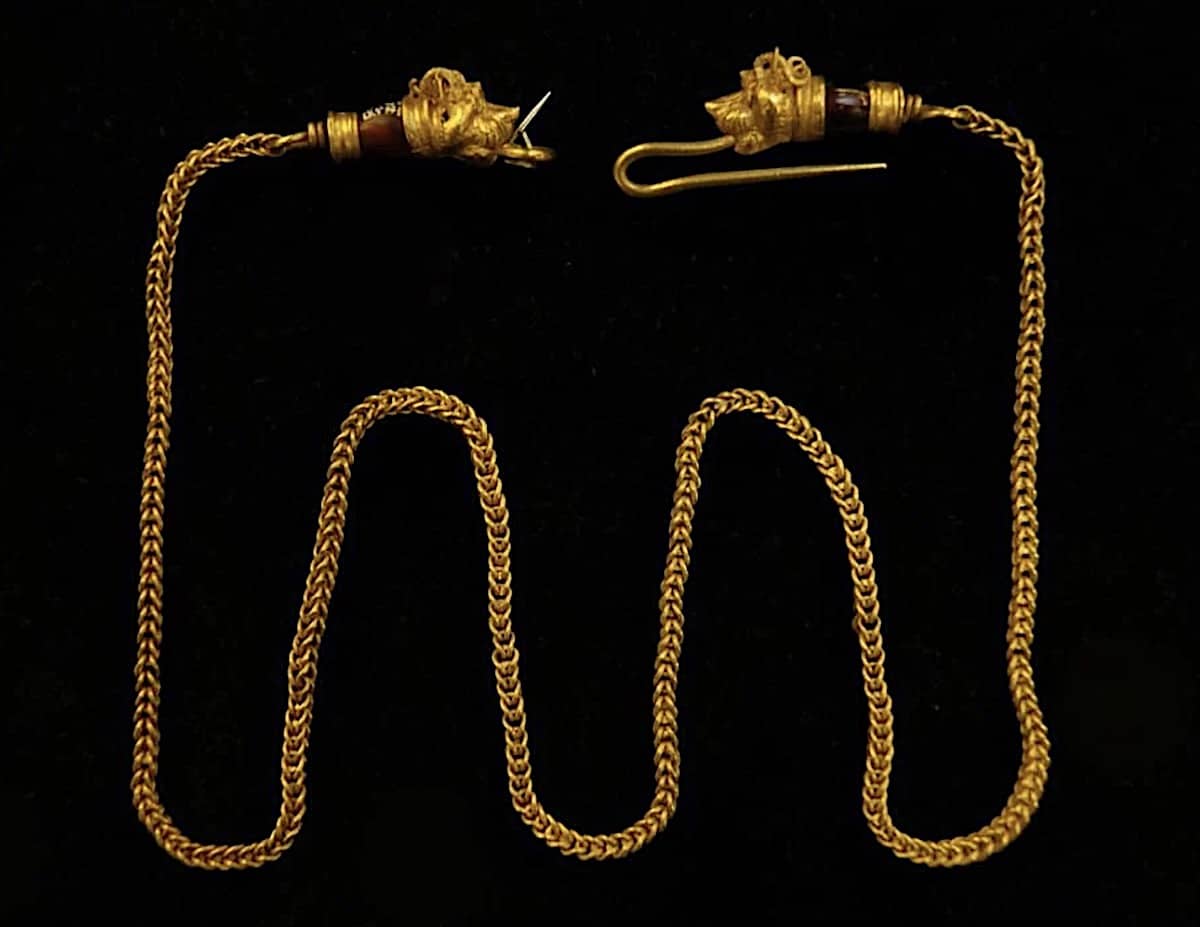 Greek gold chain necklace with clasps in the shape of horned lion's heads, Cyprus, 3rd century BC.