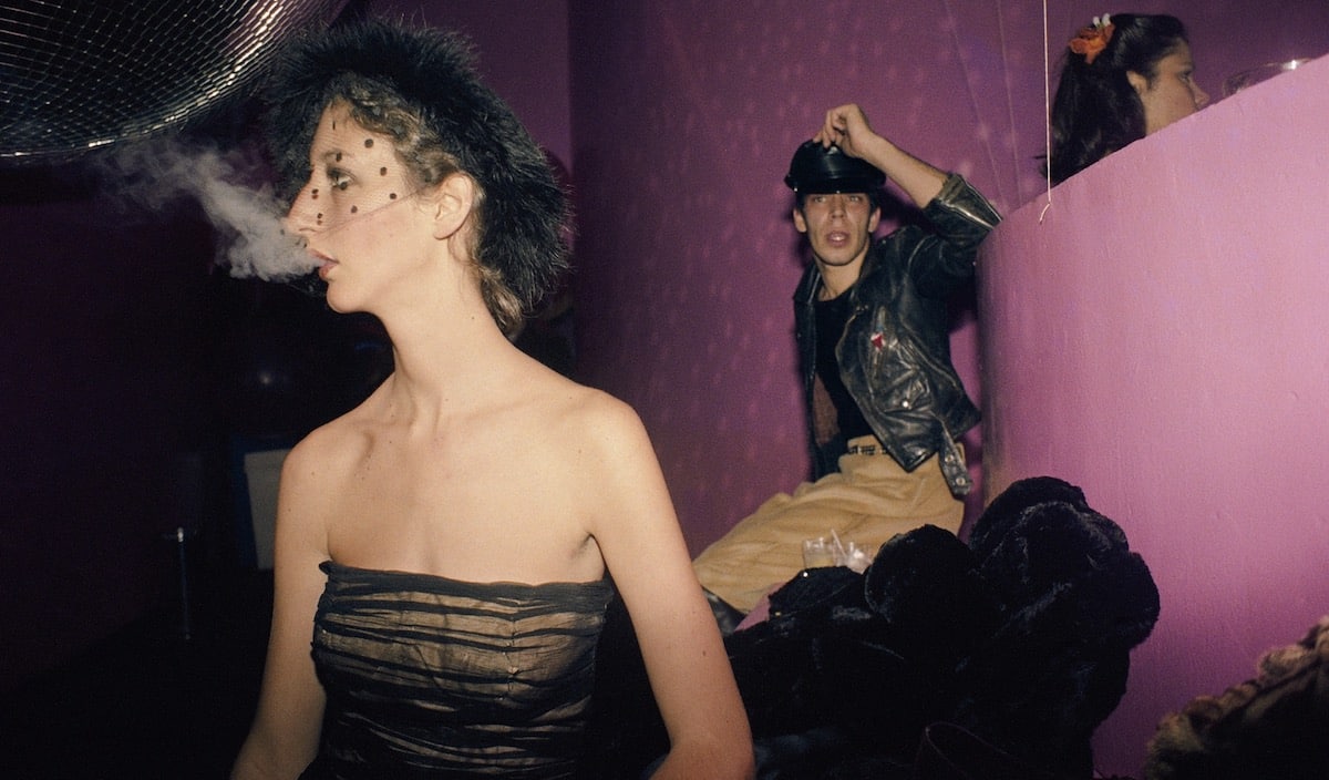 Robin and Kenny at Boston/Boston, Boston (1978)from The Ballad of Sexual Dependency, 1973–86 126 archival pigment prints, in frames, each: 15 ¾ × 11 × 1 ⅛ inches (40 × 27.9 × 2.9 cm), overall dimensions variable, edition of 10 © Nan Goldin