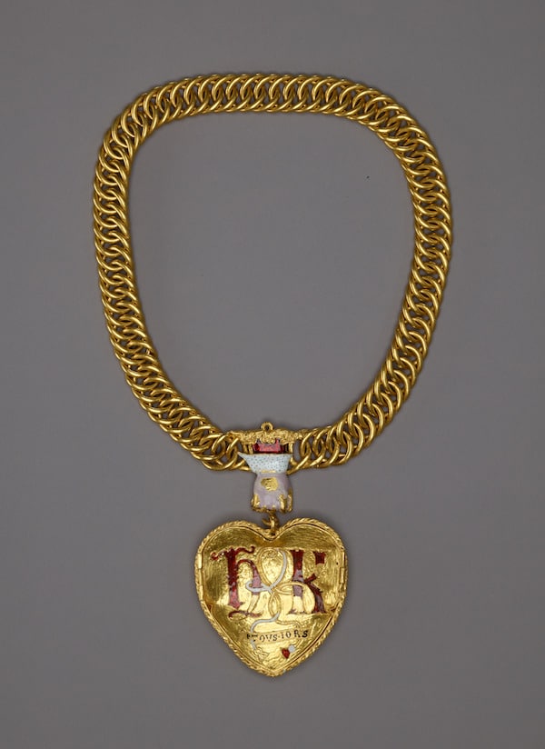 Tudor Heart Pendant 3