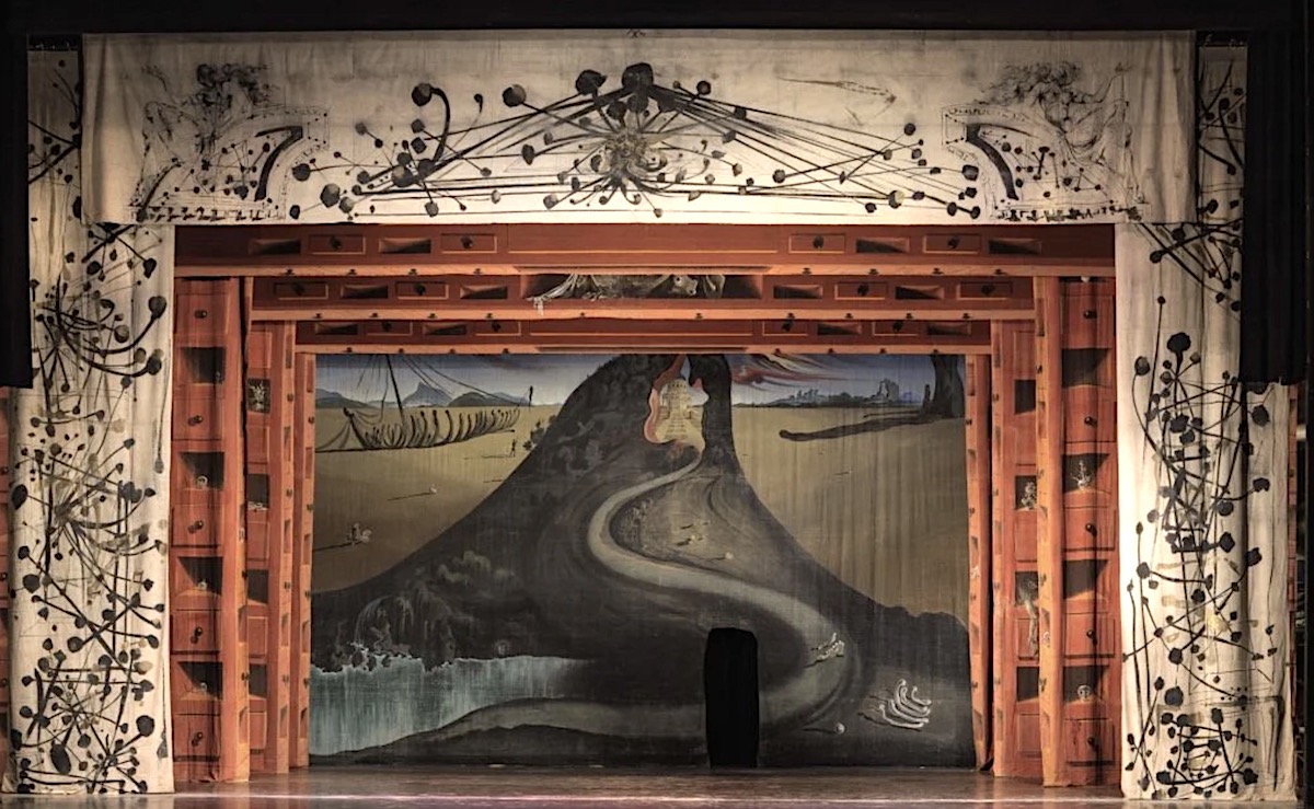 Salvador Dalí: Monumental Stage Set