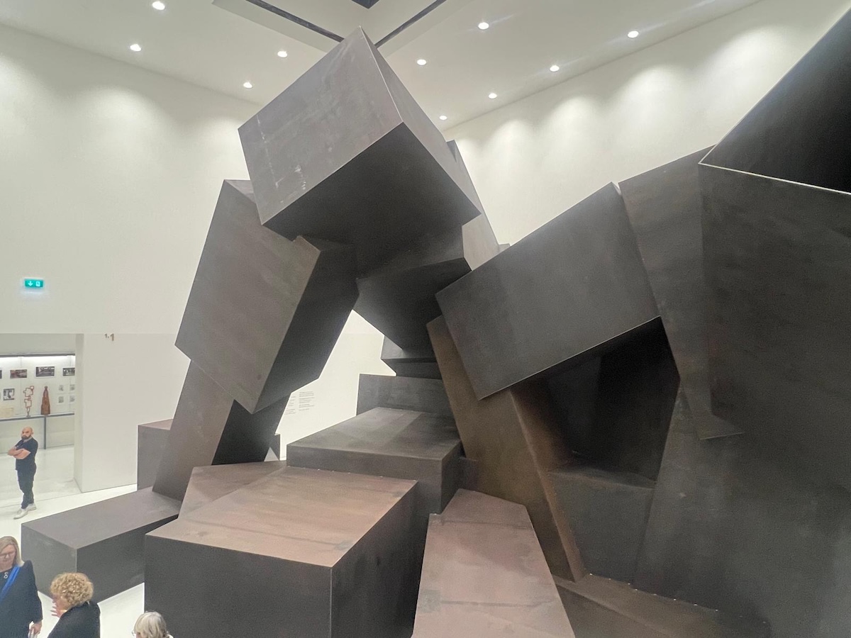 Antony Gormley, Cave
