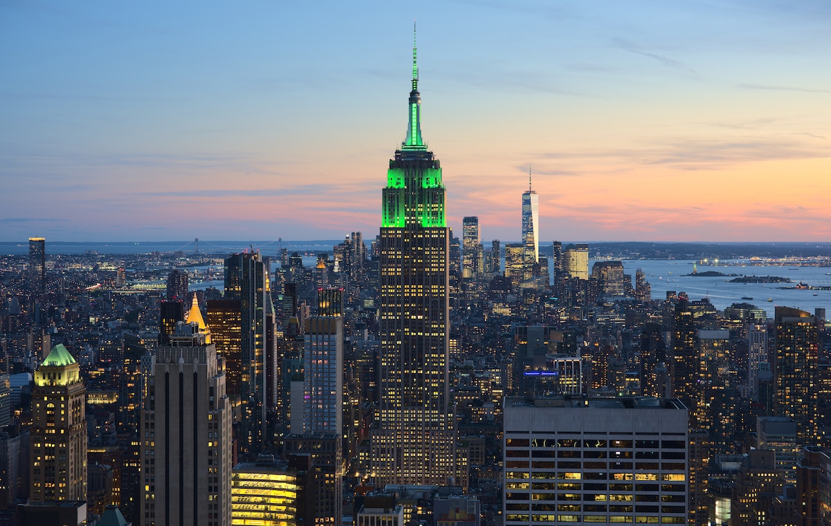 View_of_Empire_State_Building_from_Rockefeller_Center_New_York_City_dllu.