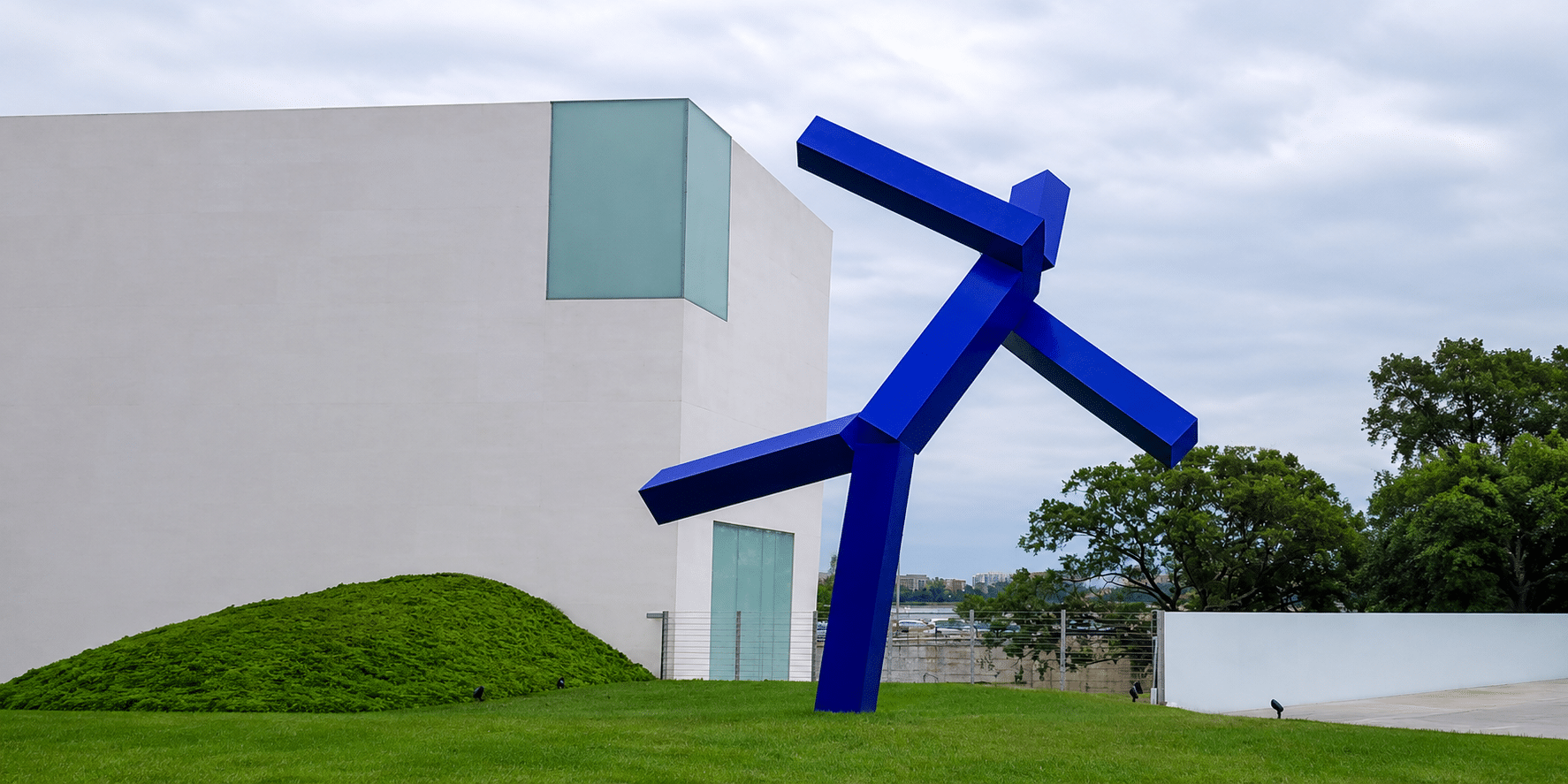Joel Shapiro removed sculpture